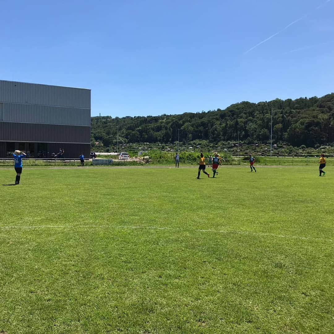 ジエ さんのインスタグラム写真 - (ジエ Instagram)「Looking forward to the 29th of June 🎖 🙉🔇⚽️🐝🤟🏻 #GehörlosensportgemeinschaftStuttgart #GSGStuttgart #firstmatch #deaf #deafsoccer #soccer #fußball #Mannschaft #gehörlos #hörgerschädigt #hardofhearing #schwerhörig #CI #Hörgeräte #signlanguage #kleinfeld #futsal #💛🖤 @gsgstuttgart_official」6月6日 0時24分 - ach_caro