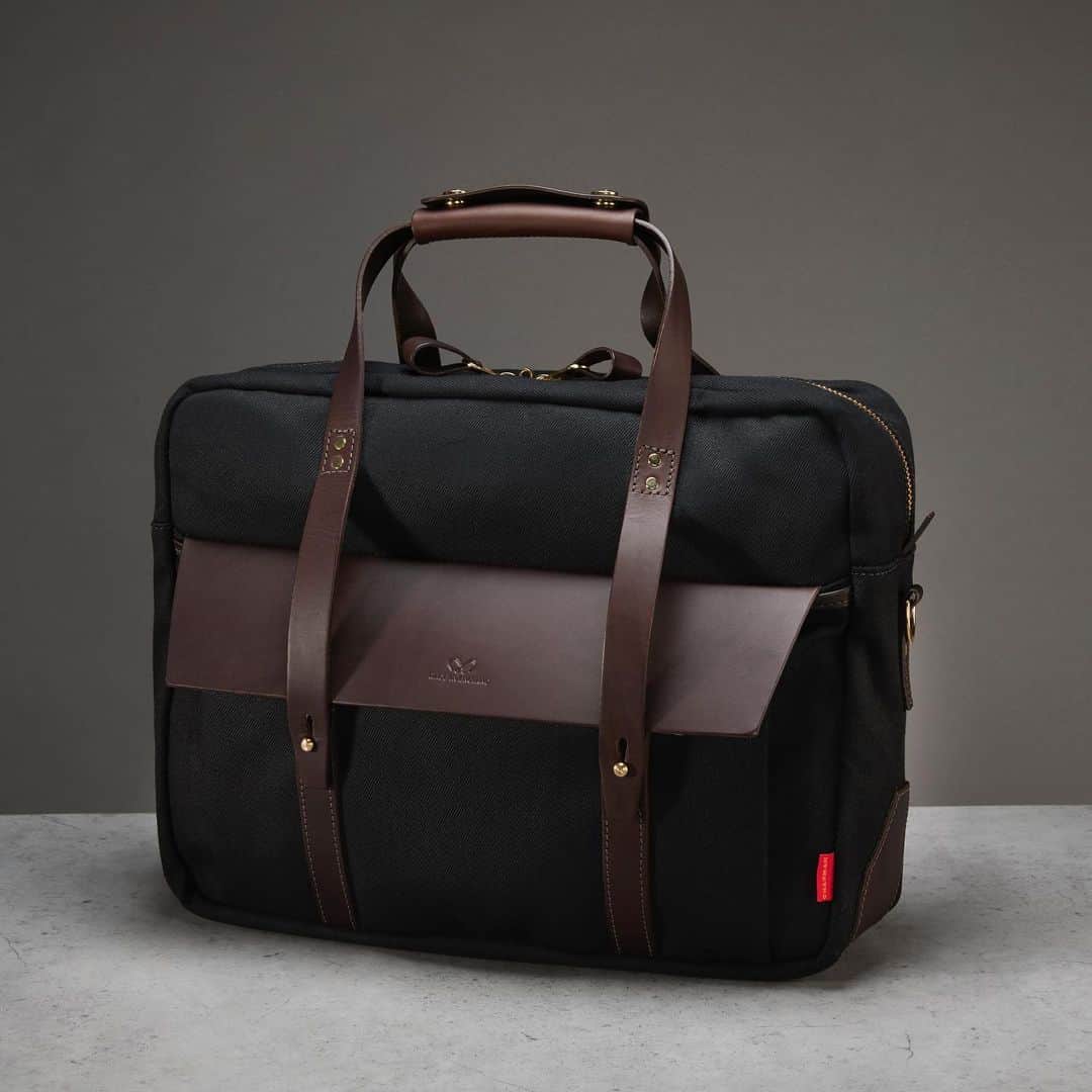 ジョンチャップマンのインスタグラム：「#fathersday #giftideas the Wye #workbag 10% #promotion this week #madeinengland #handcrafted #bags #luggage #menswear #menstyle #mensfashion #mensstyle」