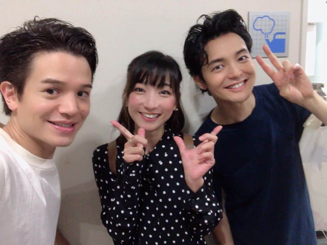 谷口あかりさんのインスタグラム写真 - (谷口あかりInstagram)「#BACKBEAT 観劇ー！！ キャストさんの生演奏しびれる♡♡ かっこえぇぇ。 楽器できるようになりたいな。。 (多分死ぬまでこれ言ってる笑)  ライブのような迫力で 客席でじっと見てると 体動かしたくてうずうずする そんな作品( ¨̮ )  肉体美も拝めたし(筋肉フェチ) ホントみんなかっこよかったけども 谷口最大のきゅんポイントは ラストめっちゃ楽しそうにドラムを叩く、西川大先生でした。笑 超可愛かった。。 にしても 体力勝負な作品。 みんな千秋楽まで 怪我なく元気にがんばれー！！ #ビートルズ　#池袋　#芸術劇場　#ミュージカル　#舞台　#音楽　#ロック」6月6日 0時38分 - akari.taniguchi