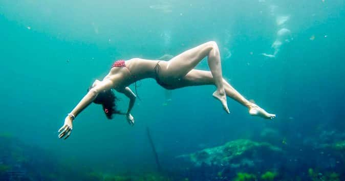 ライス・リベイロさんのインスタグラム写真 - (ライス・リベイロInstagram)「What a wonderful experience to free dive in the cenotes in Tulum! Mexico I love you 🧜🏽‍♀️🧜🏾‍♂️」6月6日 0時40分 - laisribeiro