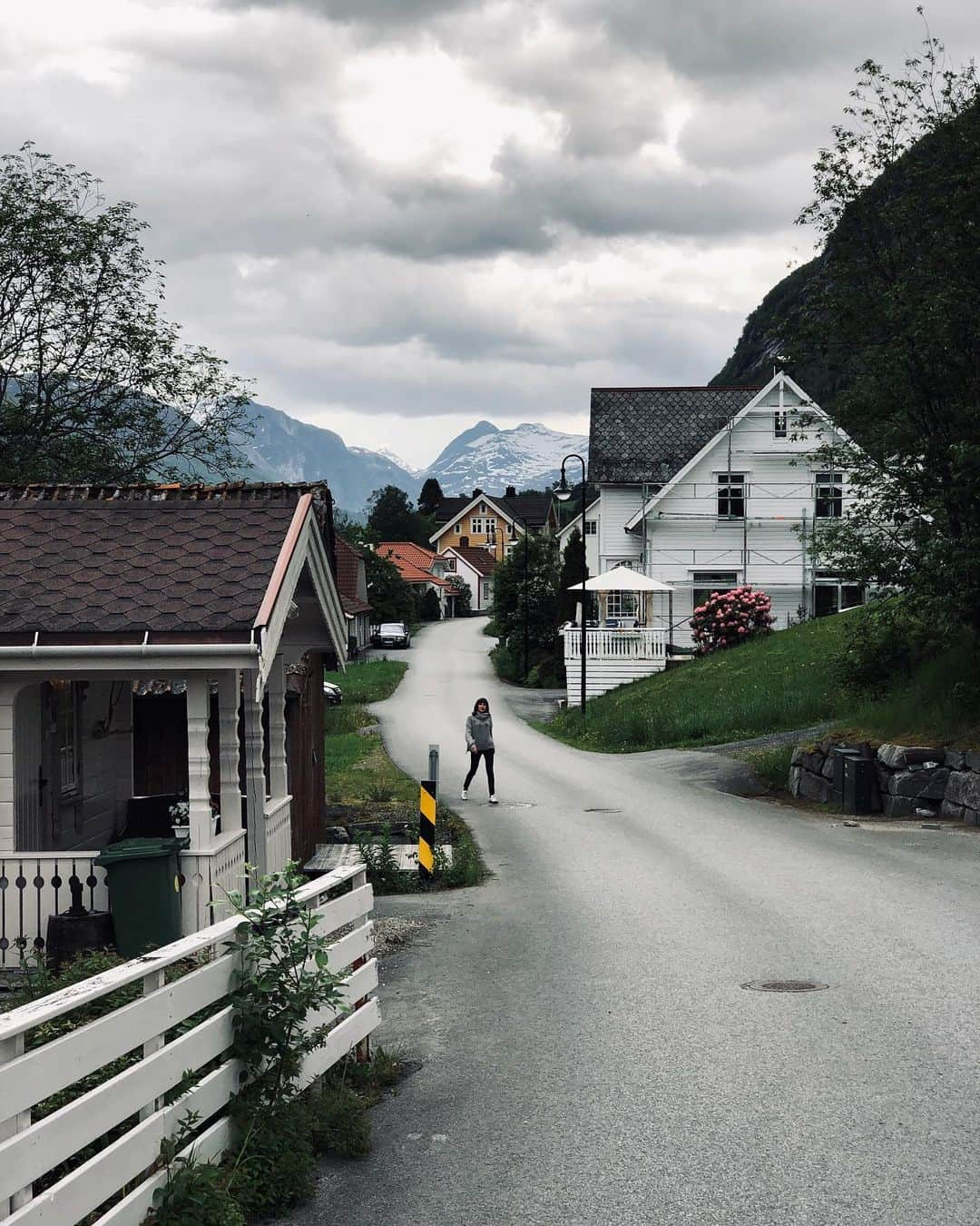 Mustafa Sevenさんのインスタグラム写真 - (Mustafa SevenInstagram)「Dünün fotograflı özeti :) #Hellesylt limanından otobüsle ayrılmanın ardından 6 saatlik bir yolculukla #Geiranger e vardık. Bu arada ne gördüysem dün bir kısmını hikayelerde paylaştım bunlarda post için sakladıklarım. #CruiseHayatı #CruiseLife nedir ne değildir kaçıranlar içinde bütün serüveni ana sayfamda #CruisePlanet adı ile sabitledim. Bi göz atarsınız :) Detaylı bilgi almak isterseniz @cruiseplanet.com.tr ekibi emrinizde :) #LovePeaceTravel #CruisePlanet #CruiseTrip #Norway #Fjord」6月6日 0時50分 - mustafaseven