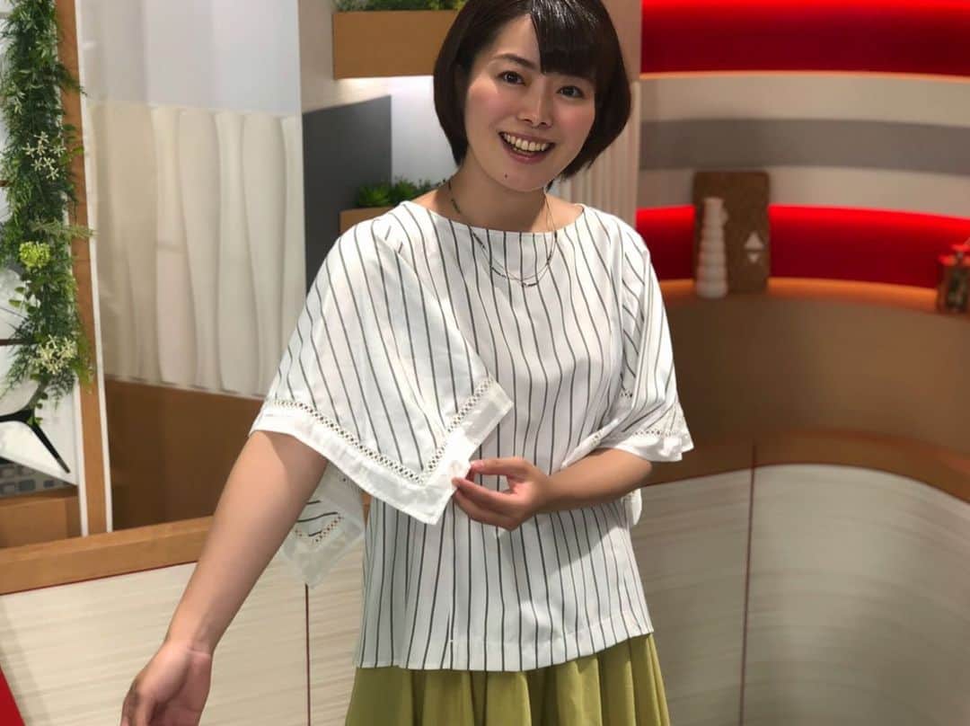 のインスタグラム：「. 今日もJチャン長崎をご覧いただき ありがとうございました！ . 連日お伝えしている高総体の熱戦。 原稿を読みながら私も青春を感じています🏉 ラグビー決勝も見逃せない戦いになりそうですね！ . 水曜の衣装は 夢彩都にある『platino-rosa』さん💕 袖が面白いデザインでしたよ〜☺️ . . 高校生に戻りたいなあ🌈 .  #衣装 #platinorosa #プラチノロッサ #ヘアメイク #nacre #ナクレ #Jチャン長崎 #高総体  #アナウンサー #藤坂奈央」