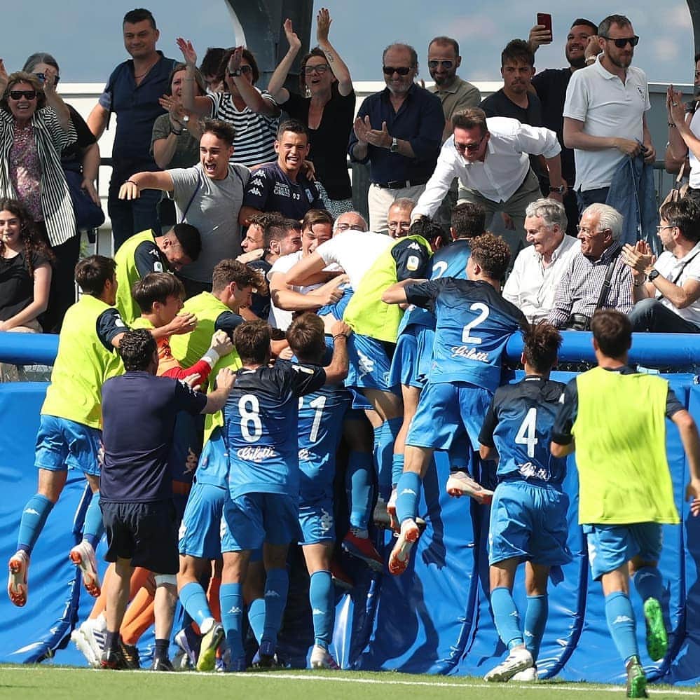 エンポリFCさんのインスタグラム写真 - (エンポリFCInstagram)「📸📸📸 La Primavera batte il Genoa 3-1 e conquista la salvezza in Primavera 1. Complimenti azzurri!!! 👏👏👏」6月6日 0時47分 - empoli_fc_official