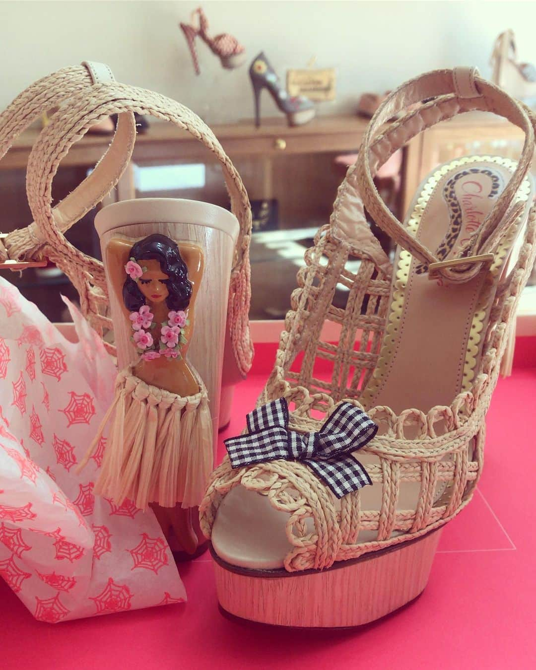 シャーロットオリンピアさんのインスタグラム写真 - (シャーロットオリンピアInstagram)「🌸 Birthday Shoes 🌸」6月6日 0時54分 - charlotteolympia