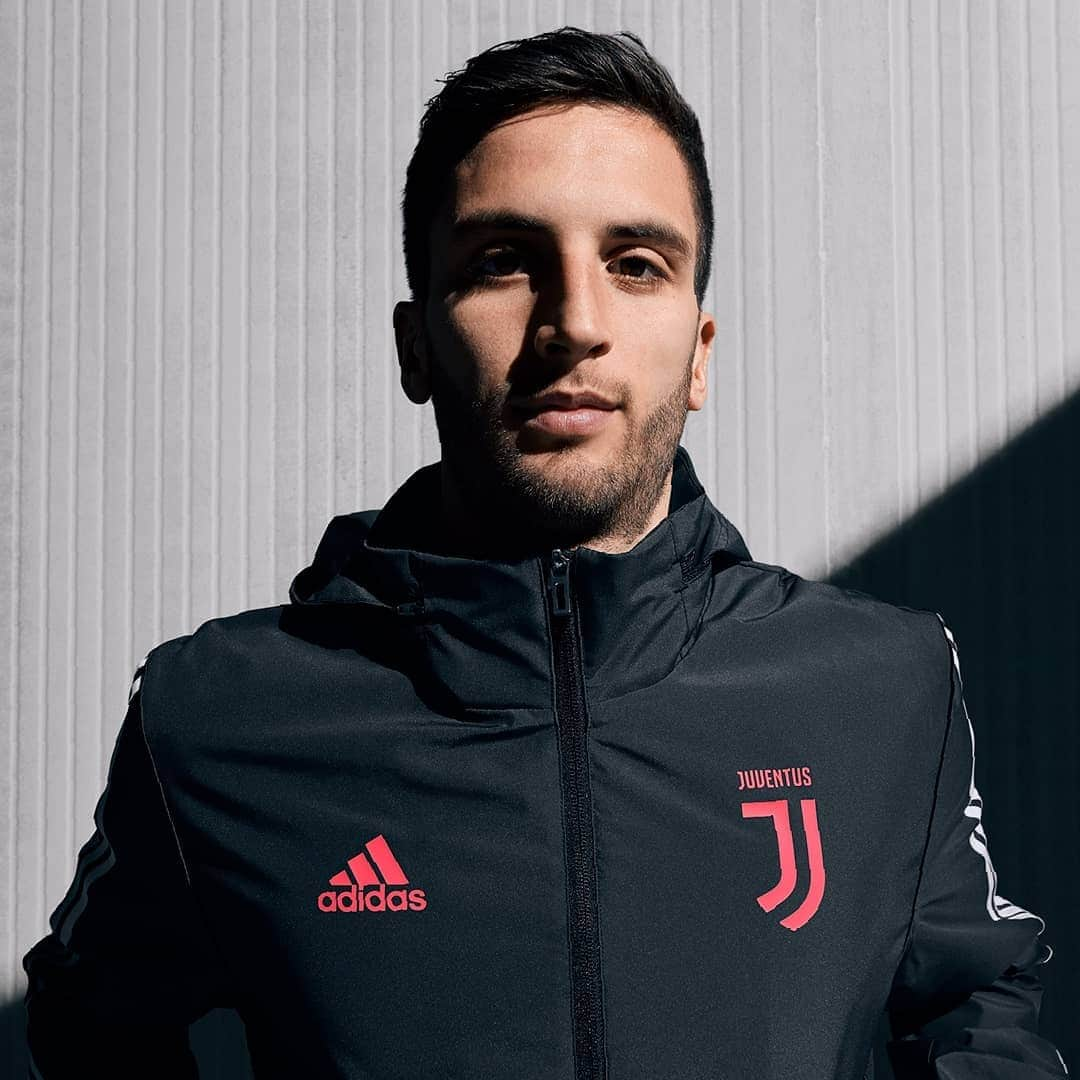 ユヴェントスFCさんのインスタグラム写真 - (ユヴェントスFCInstagram)「You play the way you practice. Our new 19/20 training apparel – available now. ⚫⚪ #ForzaJuve #DareToCreate」6月6日 0時57分 - juventus