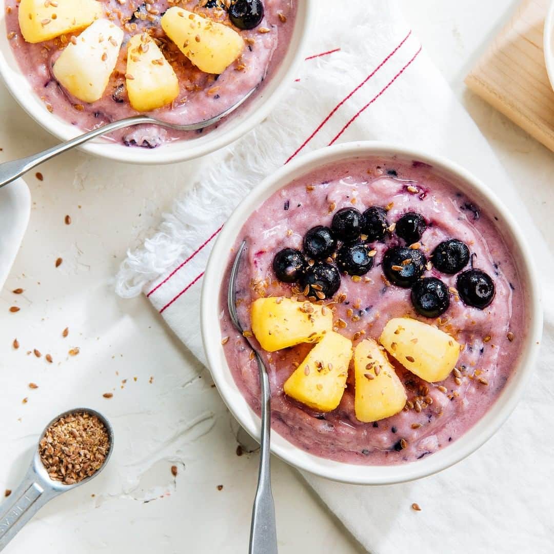 Dole Packaged Foods（ドール）のインスタグラム：「Rise and shine, it’s #SmoothieBowl time! Try using frozen Dole Tropical Fruit Blend with Dragon Fruit Crafted Smoothie Blends as your smoothie base to elevate your favorite photo-worthy #breakfast. #DoleRecipes」