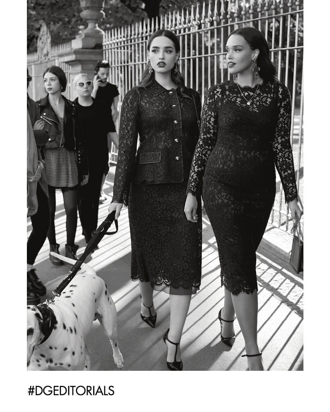 ドルチェ&ガッバーナさんのインスタグラム写真 - (ドルチェ&ガッバーナInstagram)「The elegance of Dolce&Gabbana's DNA is portrayed in these two Dolce&Gabbana looks featured for @vogueitalia. #DGWomen」6月6日 1時01分 - dolcegabbana