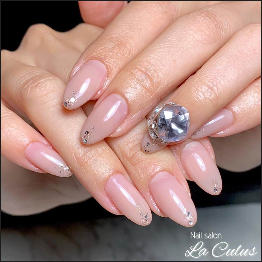 Mihoさんのインスタグラム写真 Mihoinstagram Nails 大粒ごろん このラメの置き方 人気です Laculus お客様ネイル ビジューネイル シンプルネイル 美甲 ネイル ジェル ジェルネイル ネイルアート ネイルサロン ネイルデザイン