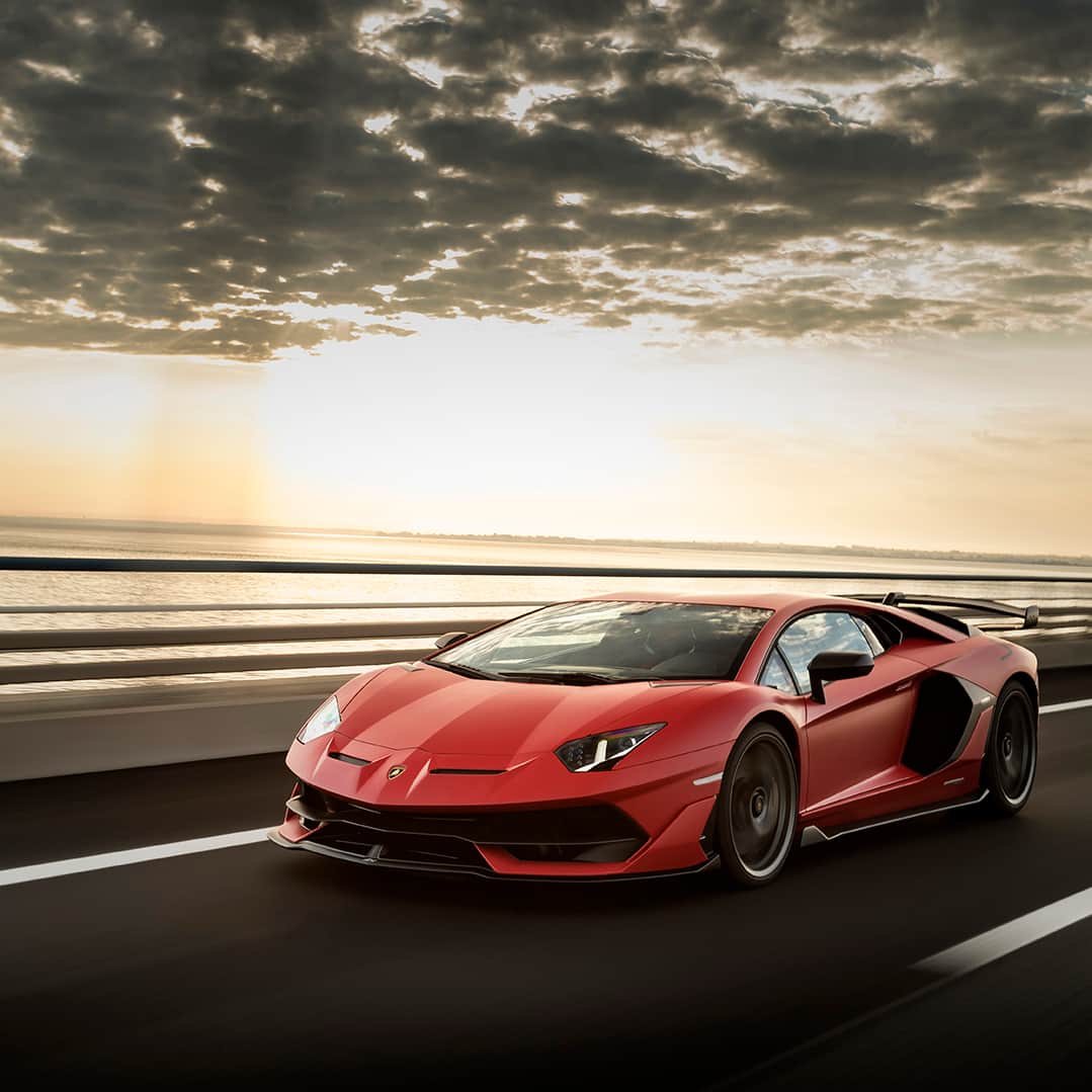 のインスタグラム：「We are proud to unveil our win as one of @RobbReport’s #BestoftheBest2019. A huge honor for our Lamborghini Aventador SVJ.  #Lamborghini #AventadorSVJ」
