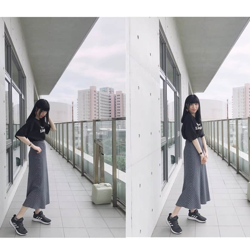 LOWRYS FARM-TWさんのインスタグラム写真 - (LOWRYS FARM-TWInstagram)「【2019 SS SALE／MAX 50%OFF】 今夏折扣季6/6(四)開催，最低5折起♡ . \ 端午連假6/6(四)~6/9(日)加碼優惠 / 單筆消費滿$2000現抵$200 滿$3000現抵$400 ---------------------------- 人氣IG插畫家穿搭連載♡ . 💁‍♀A波波波🍎絵を描く 更多插畫請追蹤IG → @apple._.draw . ☑LOGO字母短版T恤 no.832835 $1,090→$990 . ☑民族印花高腰A字長裙 no.834953 $2,190→$990 . #lowrysfarm #new #lf_tw #shirt #summer #summeroutfit #summerfashion #lookbook #style #snap #插畫家 #穿搭 #コーデ #手提包 #短袖T #長裙 #滿額現抵 #illustration #illustrator #插畫 #民族印花 #絵」6月6日 1時01分 - lowrysfarm_tw