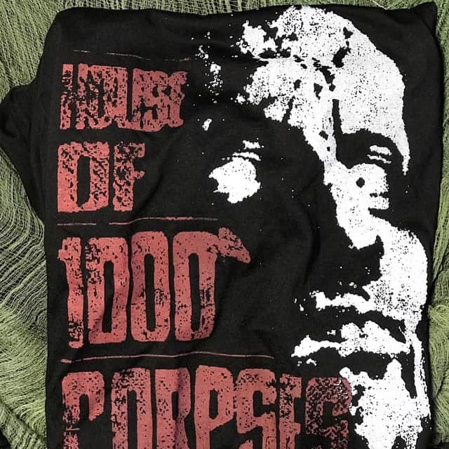 ロブ・ゾンビのインスタグラム：「Attention! These killer HOUSE OF 1000 CORPSES shirts are back !!!!!! Go to www.localboogeyman.com #houseof1000corpses #thedevilsrejects #threefromhell #robzombie #sherimoonzombie #billmoseley #sidhaig #dannytrejo #jeffdanielphillips #richardbrake」