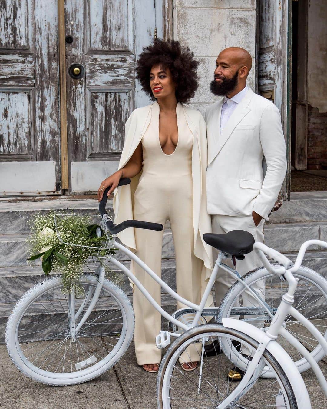 Harper's BAZAARさんのインスタグラム写真 - (Harper's BAZAARInstagram)「Who can forget Solange’s chic all white wedding in New Orleans? The matching his and hers bikes made for the perfect photo op. BAZAAR Bride rounded up the most iconic brides of all time (both real and fictional) to inspire your own big day. Click the link in the bio for more 👰」6月6日 1時09分 - harpersbazaarus