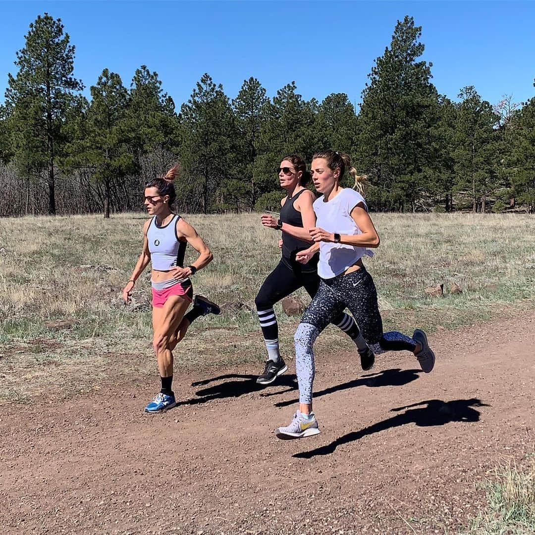 メリッサ・ビショップのインスタグラム：「Grab your best running buddies and get out the door to celebrate #globalrunningday 🏃🏼‍♀️」