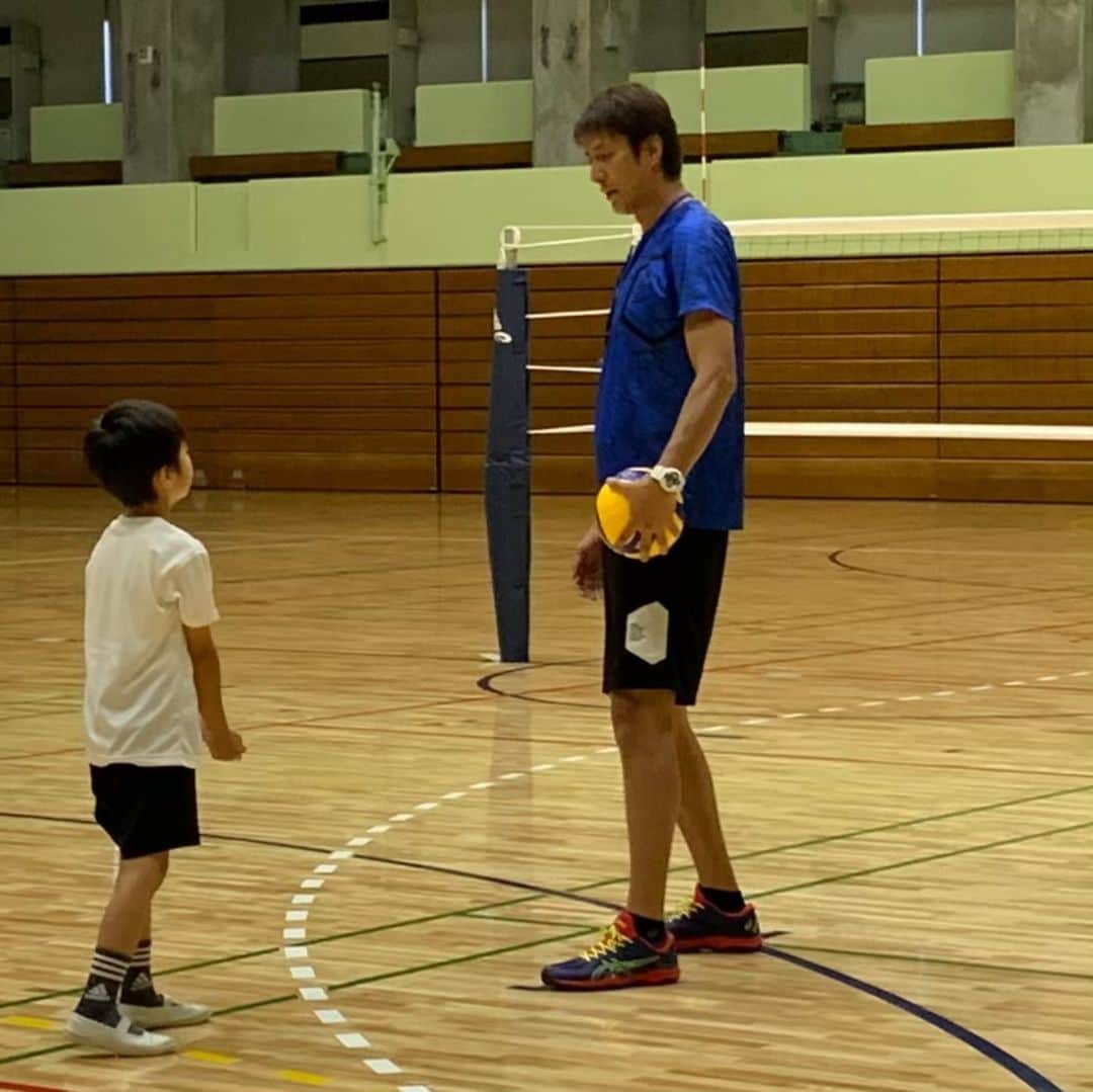 山本隆弘さんのインスタグラム写真 - (山本隆弘Instagram)「T-FIVE バレーボールアカデミーが開講🏐 一期生の生徒や体験の生徒が参加してくれました。 個人スキルを伸ばしたいと高い志を持っている生徒ばかりなので期待に応えられる様に練習メニューを考えて行こう！ 同じ目線で一緒に成長して行こう！ 【生徒募集中】 毎週水曜日(5週目の水曜日は休み) U-12👉18:00〜19:20 U-15👉19:30〜20:50 1回のみ無料体験あります。 お問い合わせは ☎︎048-951-2245まで！」6月6日 6時47分 - yamamototakahiro5