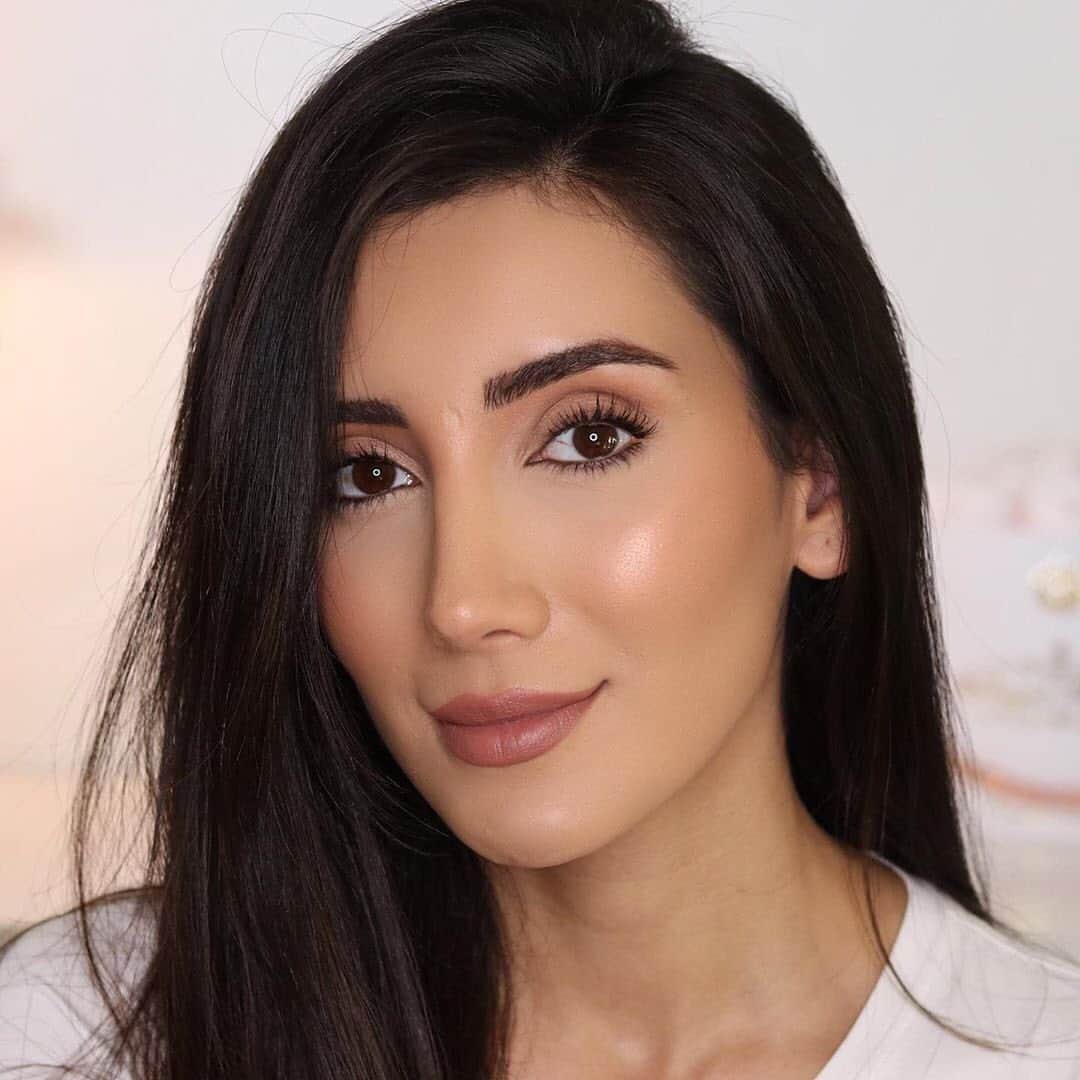 Too Facedさんのインスタグラム写真 - (Too FacedInstagram)「Makeup muse @sadaf_beauty wears our NEW Triple Scoop Hyper-Reflective Highlighting Palette to achieve her look! ✨ #regram #toofacedtutti #toofaced」6月6日 6時47分 - toofaced