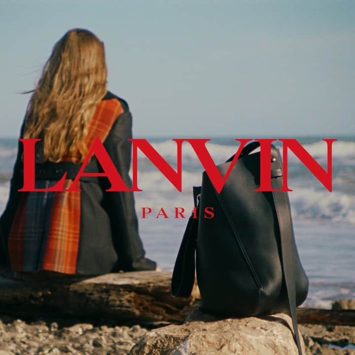 ランバンのインスタグラム：「THE HOOK — The asymmetrical handbag designed by @brunosialelli, now available on lanvin.com  Film by @quentinsaunier  #LanvinFW19」