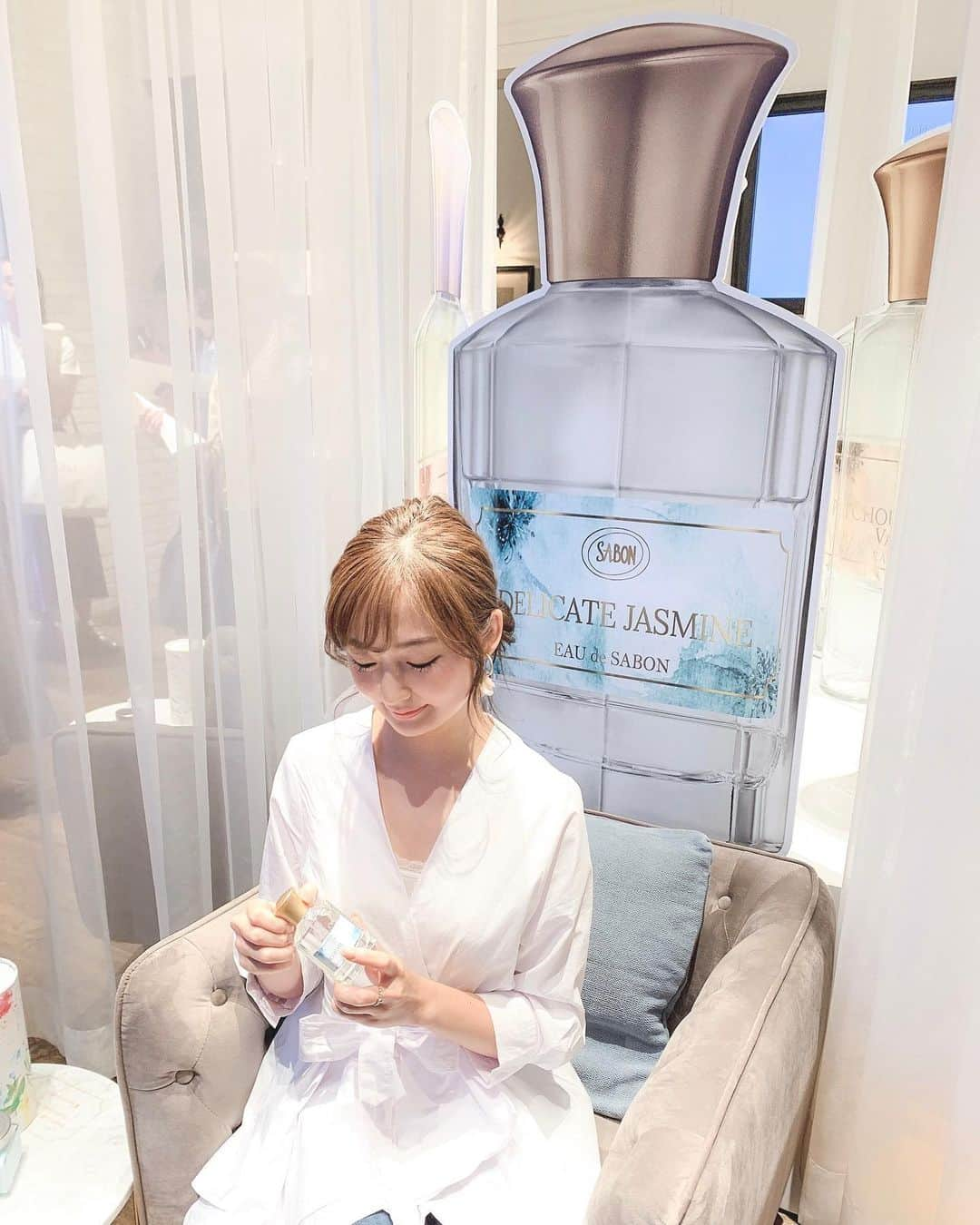 西村笑花さんのインスタグラム写真 - (西村笑花Instagram)「🛁 ・ ・ 6月6日から発売となる EAU de SABON POP-UP-STORE OPENING PARTYへ行かせて頂きました🥂🌼 ・ SABONで人気の香りのフレグランスが新発売となるよ〜☺️🛁 パッケージもお洒落で可愛かった❤︎ 私はJasmineの香りが好きだったなぁ❤︎ ・ ポップアップストアの期間中 ( 2019年6月6日〜7月28日 ) 香りのペアリング体験、ボトルの刻印サービス、 憧れのゲストに学ぶトークショーなどが体験できるそうです💕 🛁‥ @sabon_japan 💕 #sabon #sabonmysalon #EAUdeSABON #fragrance #sabon香りペアリング #香水 #フレグランス #サボン #中目黒」6月6日 1時17分 - emika_nishimura