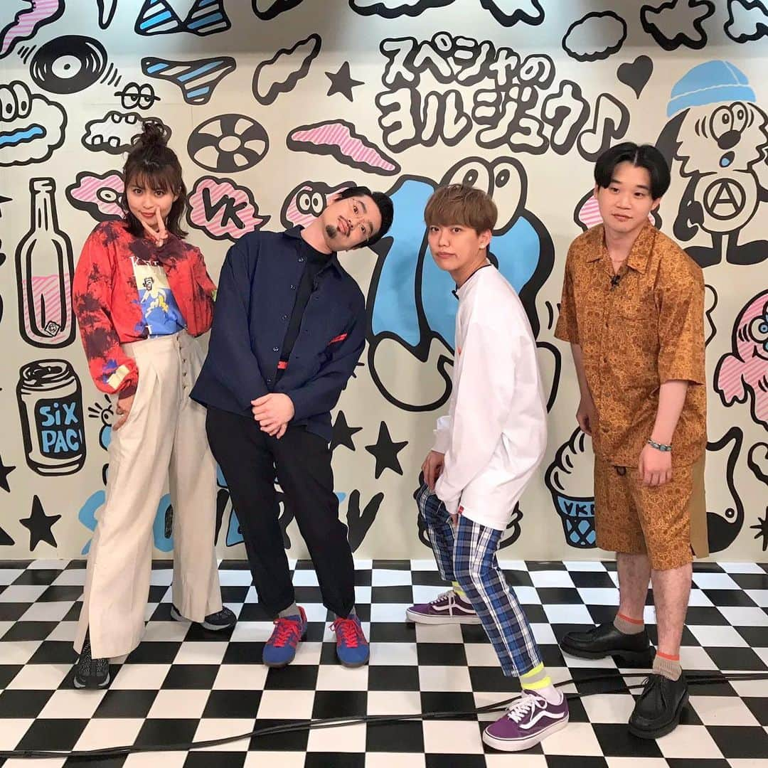 三原勇希さんのインスタグラム写真 - (三原勇希Instagram)「#ヨルジュウ 今夜は初期メンVJ４人ではちゃめちゃでした。 スタッフさん達は、森本さんの舞台衣装のシャツをメルカリで買い占めている。 ヤバい番組だなあ😂 見逃した方も、スペシャで日曜日にリピート放送あるよ！」6月6日 1時21分 - yuukimeehaa