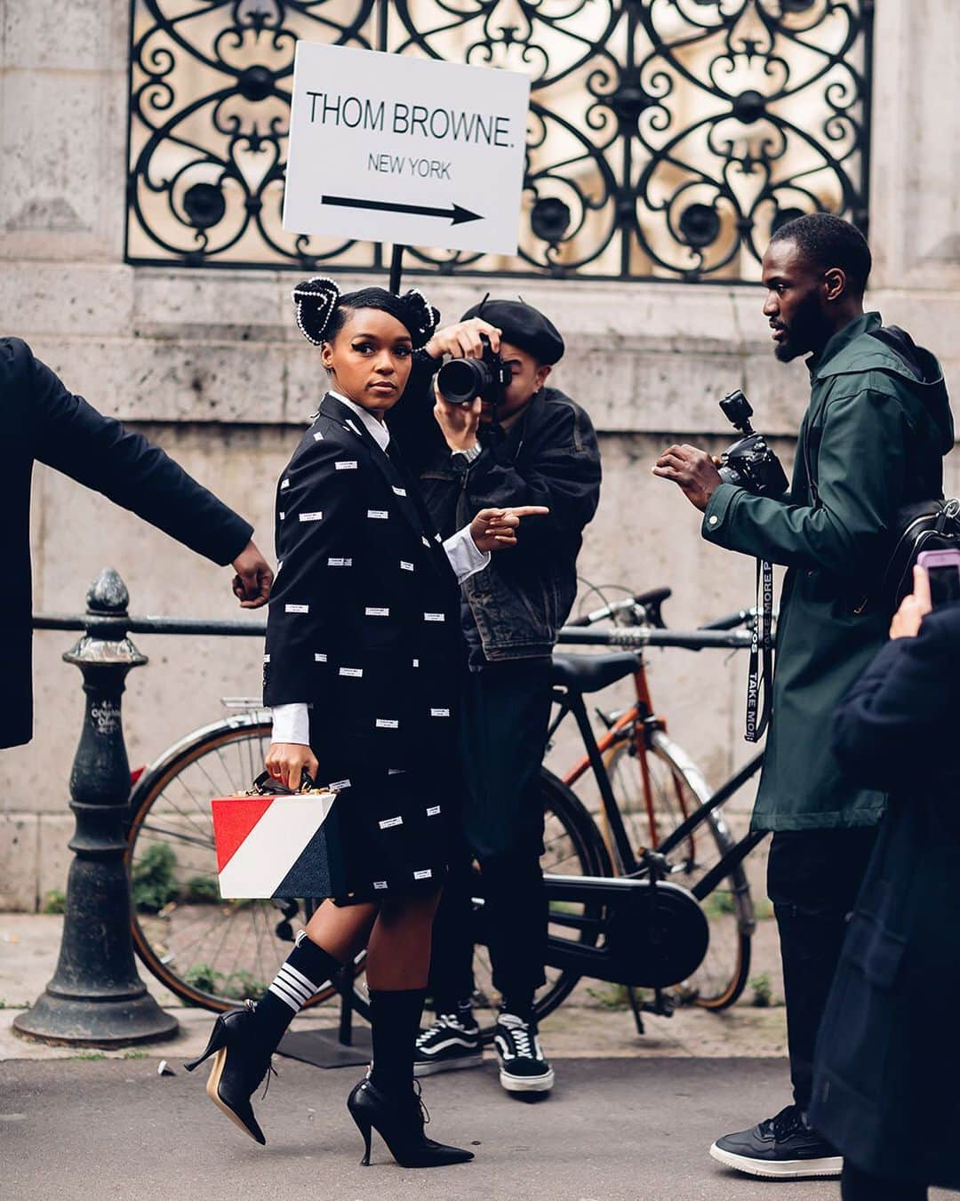 Fashion Weekさんのインスタグラム写真 - (Fashion WeekInstagram)「Right this way, @janellemonae. ➡ Photo by @moeez outside of @thombrowneny during #PFW」6月6日 1時21分 - fashionweek