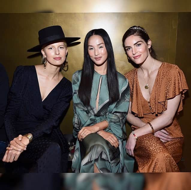 カロリナ・クルコヴァさんのインスタグラム写真 - (カロリナ・クルコヴァInstagram)「Yesterday morning❤️ JOHANNA ORTIZ RESORT ´20 Collection 🔥  with these beauties 😘 #friends  I really liked the resort show! @johannaortizofficial #Resort20 #newyork」6月6日 1時22分 - karolinakurkova