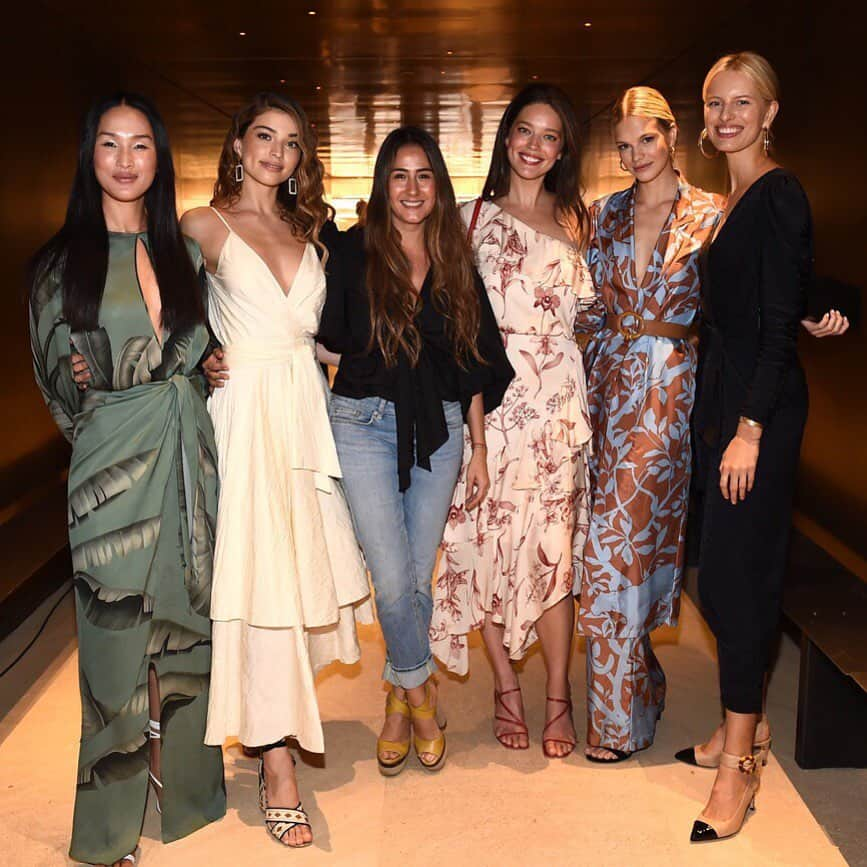 カロリナ・クルコヴァさんのインスタグラム写真 - (カロリナ・クルコヴァInstagram)「Yesterday morning❤️ JOHANNA ORTIZ RESORT ´20 Collection 🔥  with these beauties 😘 #friends  I really liked the resort show! @johannaortizofficial #Resort20 #newyork」6月6日 1時22分 - karolinakurkova