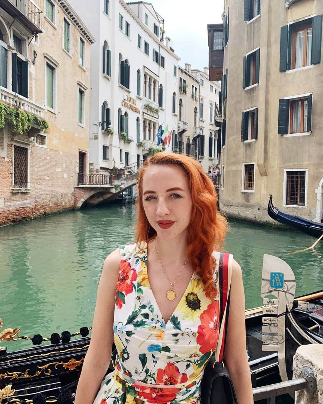 のインスタグラム：「spending my 24th birthday in Venice! my favourite place on earth! thank you for your kind wishes ♡」