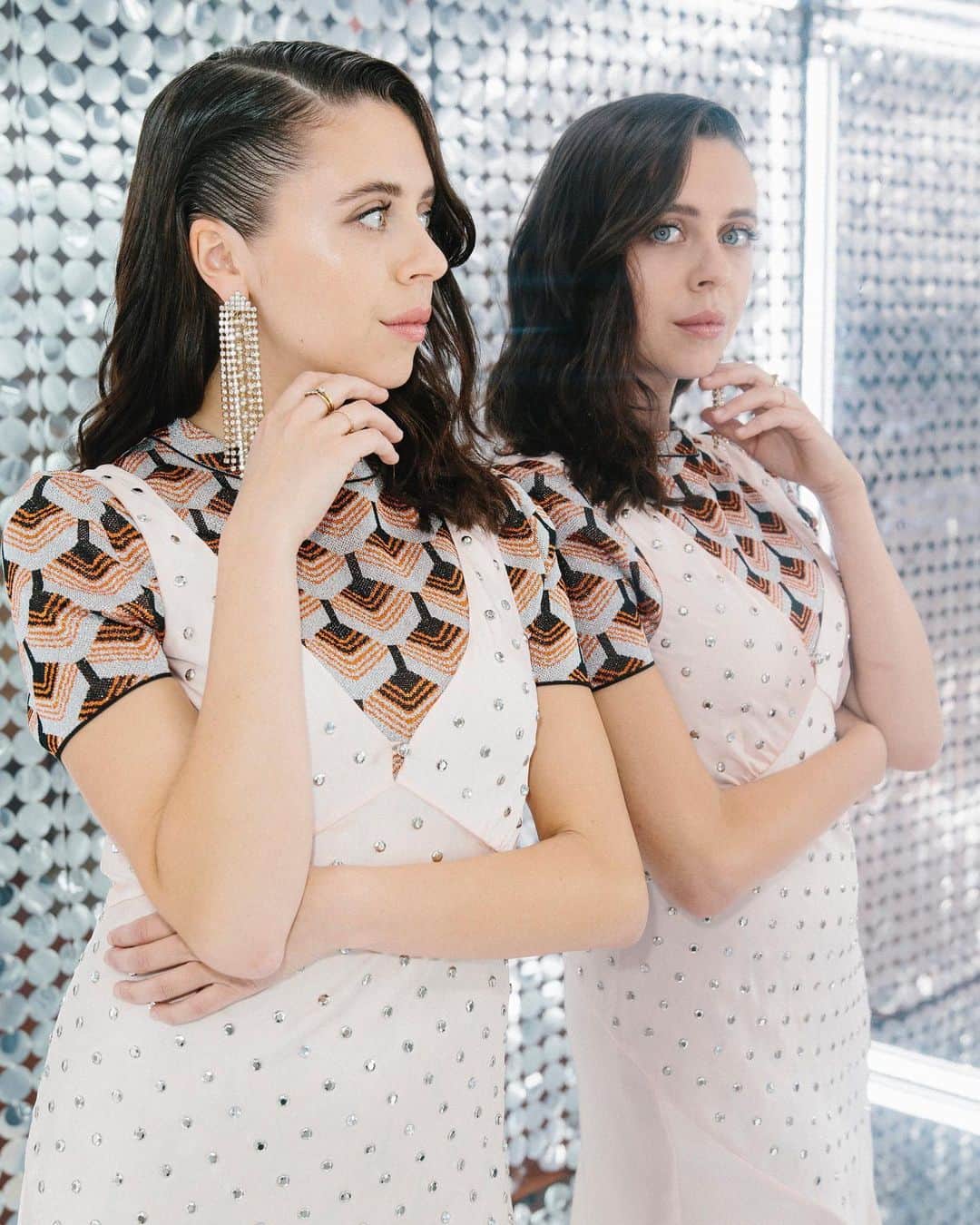 MATCHESFASHION.COMさんのインスタグラム写真 - (MATCHESFASHION.COMInstagram)「See how actress @belpowley gets ready from start to finish with stylist @chercoulter as they joined us at #5CarlosPlace yesterday, ahead of @pacorabanne's exclusive launch. Head to Stories to see more✨ 📸 @philltaylormade」6月6日 1時29分 - matches