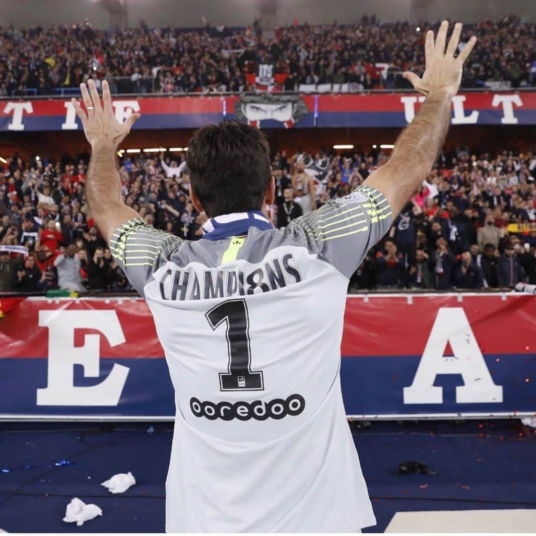 マルコ・ヴェッラッティのインスタグラム：「Ti conoscevo già abbastanza bene perché siamo stati compagni di squadra in nazionale . Però da quando sei arrivato a Parigi ed ho avuto la fortuna di vederti e viverti ogni giorno ho avuto la conferma della persona speciale che sei. Mi mancherai tanto Gigi . Ti auguro il meglio nel calcio ma soprattutto nella vita perché te lo meriti . À bientôt amico mio @gianluigibuffon」