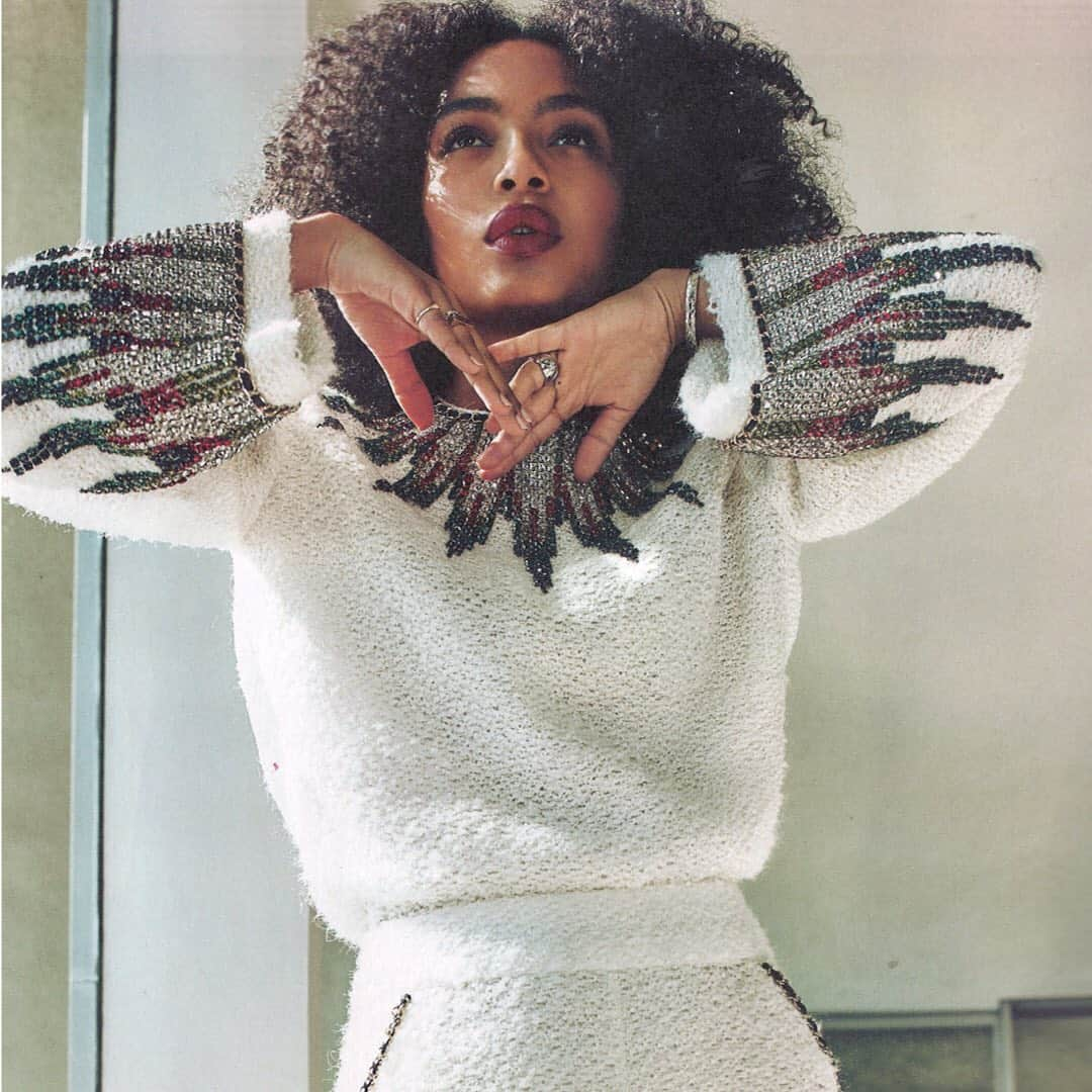 シャネルさんのインスタグラム写真 - (シャネルInstagram)「Actress Yara Shahidi was photographed by Beau Grealy for C Magazine in a #CHANELMetiersdArt 2018/19 tweed dress enhanced with graphic embroideries by Maison Montex. #CHANEL #Montex @yarashahidi #YaraShahidi @beaugrealy @ccaliforniastyle」6月6日 1時30分 - chanelofficial