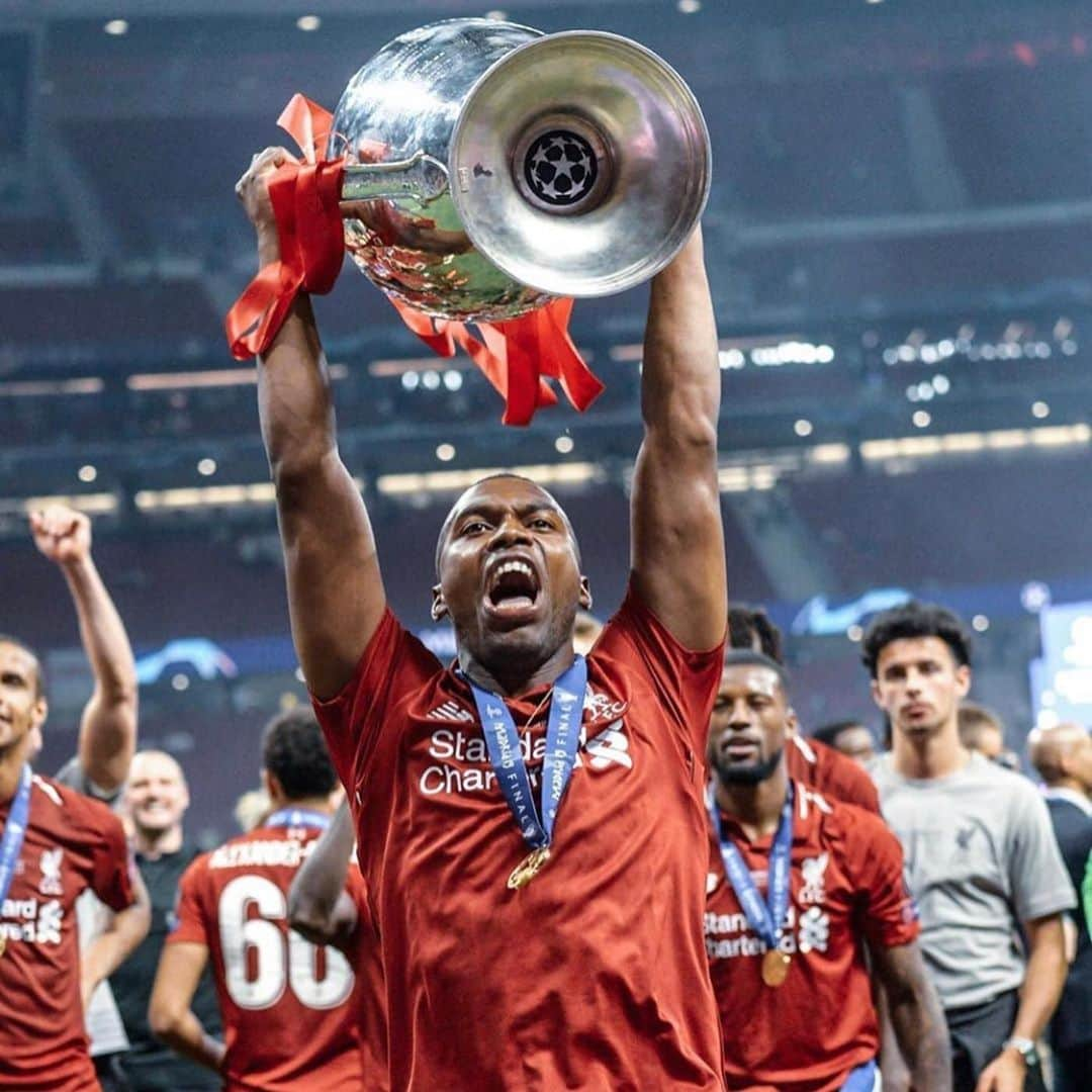 ダニエル・スタリッジさんのインスタグラム写真 - (ダニエル・スタリッジInstagram)「Perfect way to say goodbye @liverpoolfc  #lfc #ynwa #championsleague  P.s the cup was saying it was thirsty on the flight and wanted champagne. I told that girl she boujee and to chill 😂」6月6日 1時37分 - danielsturridge