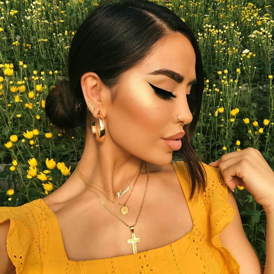 iluvsarahiiさんのインスタグラム写真 - (iluvsarahiiInstagram)「These flowers were made for this dress 💛  Products used for this look ____________________________________________ Brows | @maybelline Tattoo Studio Brow Pomade In Dark brown  Liner | @toofaced Better than sex Liquid Liner  Highlight | @artistcouture Haute Damn  Bronzer | @fentybeauty Private Island  Lips | @doseofcolors Bow-Tiful Liquid Lip + @lagirlcosmetics Keep It Spicy Lip Pencil  Foundation | @narsissist Natural Radiance In Barcelona + @lancomeofficial Teint Idole Ultrawear in 380 Bis W」6月6日 1時39分 - iluvsarahii