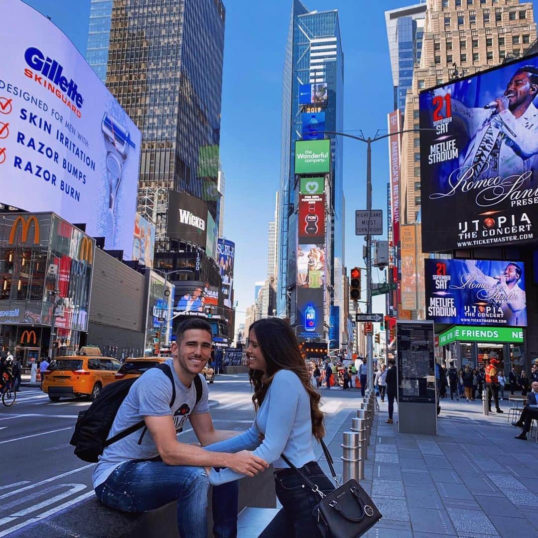 ハイロ・サンペリオのインスタグラム：「📍🌎 "In New York, concrete jungle where dreams are made of, there's nothin' you can't do. Now you're in New York, these streets will make you feel brand new. Big lights will inspire you... let's hear it for NY, NY, NY" ❤️🔝 #AwesomeCity #HolidaysON #USA #QualityTime」