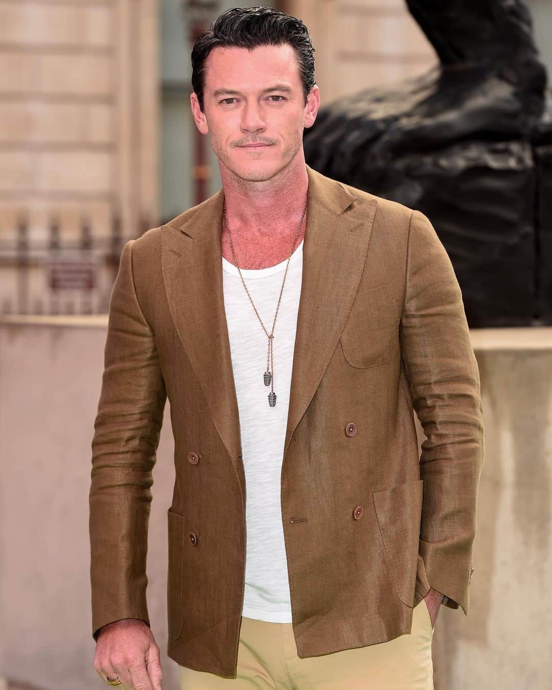 Just Jaredさんのインスタグラム写真 - (Just JaredInstagram)「@thereallukeevans @gugumbatharaw and @kylieminogue hit the carpet at the Royal Academy of Arts Summer Exhibition Summer Preview! See more on JustJared.com now Photos: @gettyimages」6月6日 1時39分 - justjared