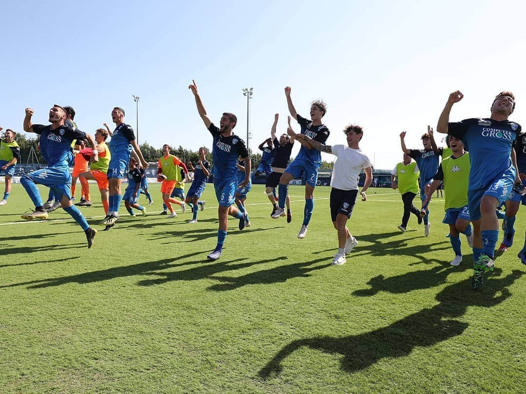 エンポリFCさんのインスタグラム写真 - (エンポリFCInstagram)「📸📸📸 La festa della Primavera azzurra per la salvezza 💙🤙💪」6月6日 2時00分 - empoli_fc_official