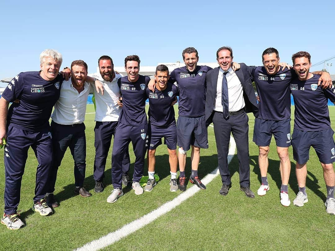 エンポリFCさんのインスタグラム写真 - (エンポリFCInstagram)「📸📸📸 La festa della Primavera azzurra per la salvezza 💙🤙💪」6月6日 2時00分 - empoli_fc_official