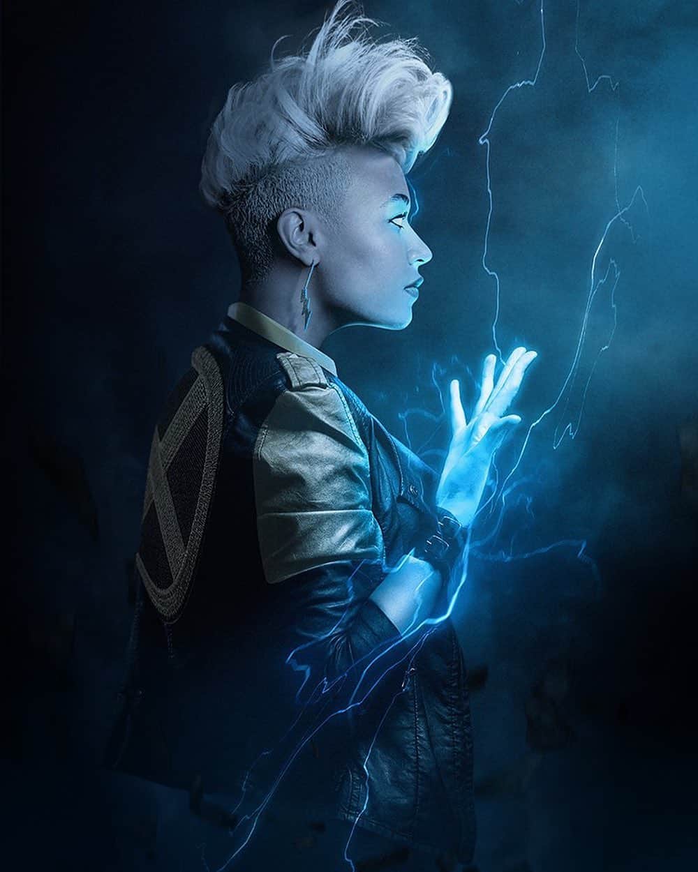 Emeli Sandéのインスタグラム：「Thank you @bosslogic I love being storm for the day. Celebrating the release of #DarkPhoenix out now, it’s an amazing film, make sure you go check it out!! 👩🏽‍🎤 “See you’re a giant now, getting too high for cowards, look how you’re flying now, check out your superpowers!”⚡⚡ #extraordinarybeing #xmen」