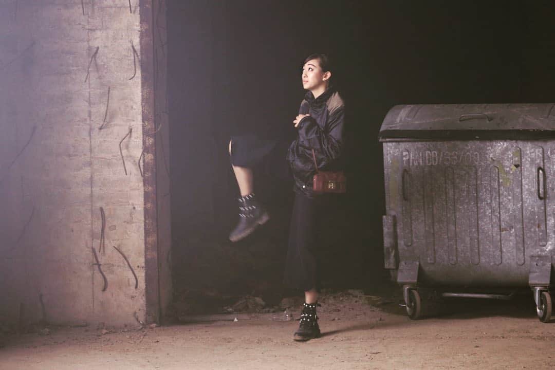梨衣名さんのインスタグラム写真 - (梨衣名Instagram)「廃墟kick」6月6日 2時04分 - leena3.1415926