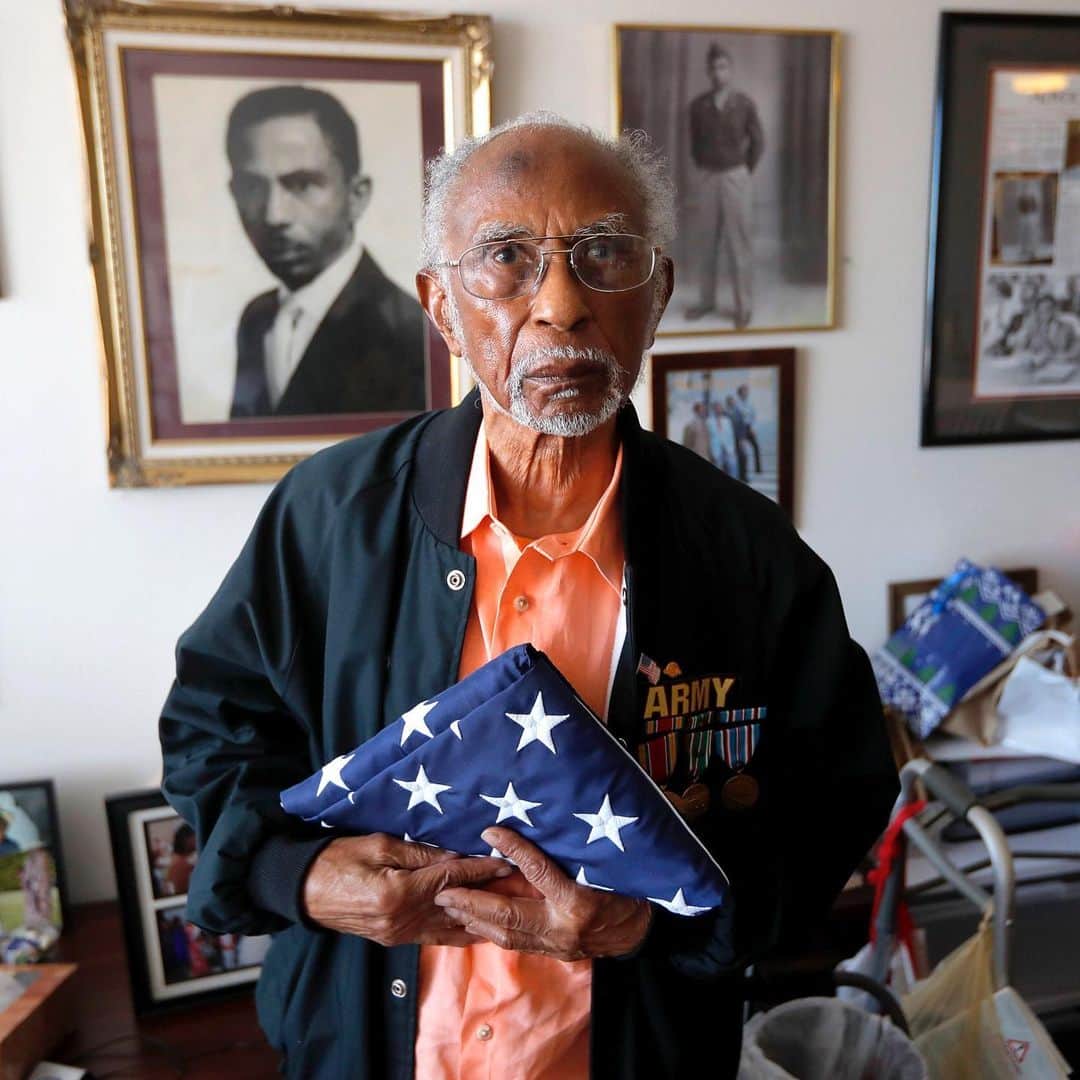 NBC Newsさんのインスタグラム写真 - (NBC NewsInstagram)「99-year-old WWII #veteran Johnnie Jones, Sr. joined the #military in 1943. Like other African American troops who served in a US military still segregated by race, he encountered discrimination both in the service and when he came home. But on June 6, 1944, on the shores of #Normandy, he faced the same danger as everyone else. Click the link in our bio to read his story. . 📷 @geraldherbert / @apnews」6月6日 2時16分 - nbcnews