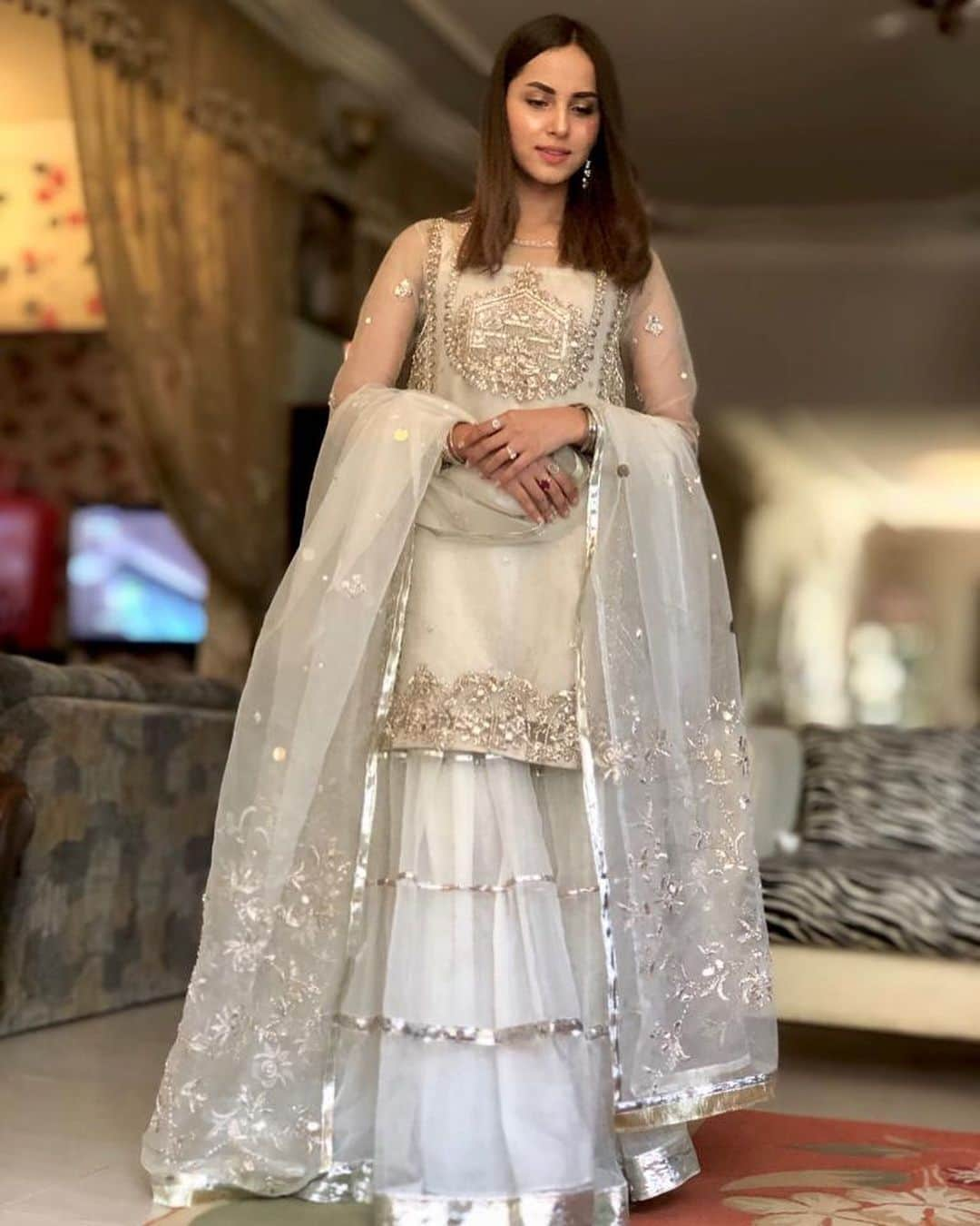 Indianstreetfashionさんのインスタグラム写真 - (IndianstreetfashionInstagram)「#Nimrakhan stuns in this beautiful ensemble by 👉@fasdesignstudio👈 on #Eid @nimrakhan_official  #FarazAbidSheikhu  #EidWithFAS  #FAS  #FASdesignstudio  #loveFAS #teamfas #eidmubarak  #indianstreetfashion」6月6日 2時12分 - indianstreetfashion