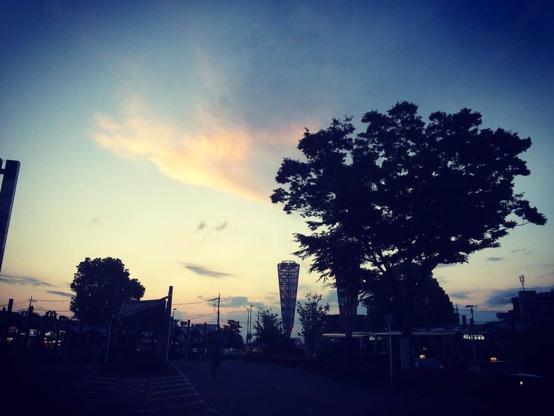 西山浩司さんのインスタグラム写真 - (西山浩司Instagram)「初めて来た駅！ 「十日市場」ある番組のロケで😆」6月6日 2時15分 - waruo1981