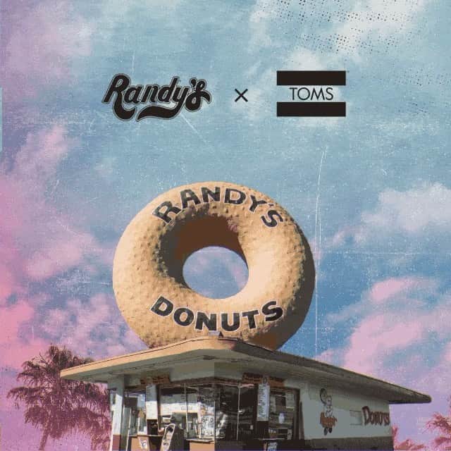 のインスタグラム：「Good comes full circle. TOMS is collaborating with the LA institution, @randysdonutsla, for the Fall/Winter 19 line of #thevenicecollection.」