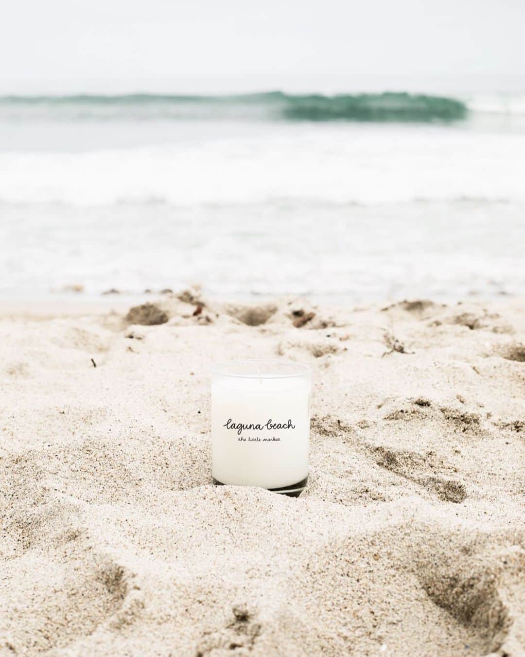 The Little Marketさんのインスタグラム写真 - (The Little MarketInstagram)「Your new favorite summer scent: Laguna Beach. With a fragrance reminiscent of the seashore, this candle evokes warm beachy vibes no matter where you are. Tap to shop.」6月6日 2時29分 - thelittlemarket