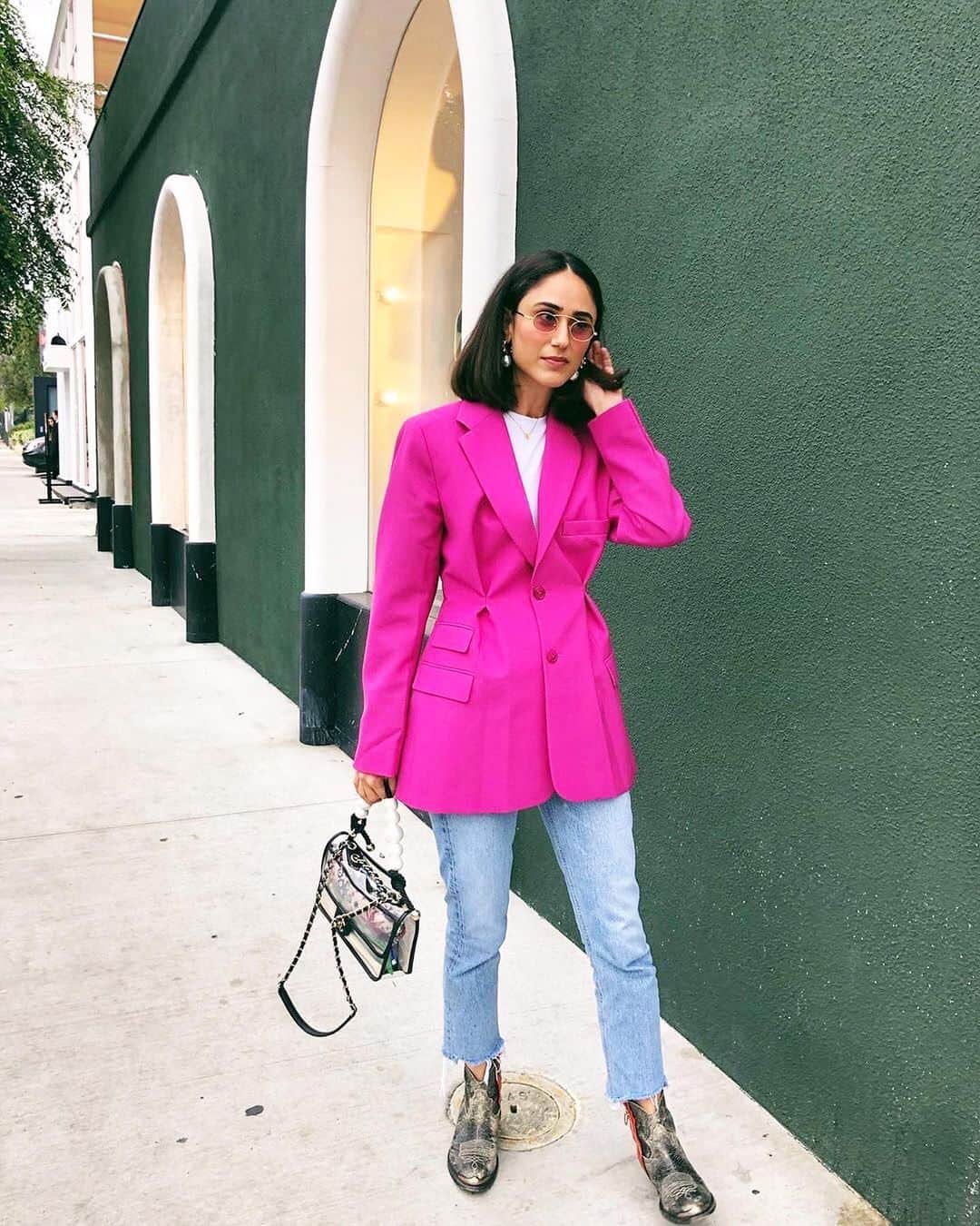 WHO WHAT WEARさんのインスタグラム写真 - (WHO WHAT WEARInstagram)「Hot pink fuschia—it's the color of summer. From our favorite fashion girls on Instagram, to celebs on the red carpet, everyone's wearing it. Tap the link in bio if you're ready to try the bold trend. #HighlyDocumented photos: @wethepeoplestyle, @sorayabakhtiar, @nnennaechem, @monikh」6月6日 2時43分 - whowhatwear
