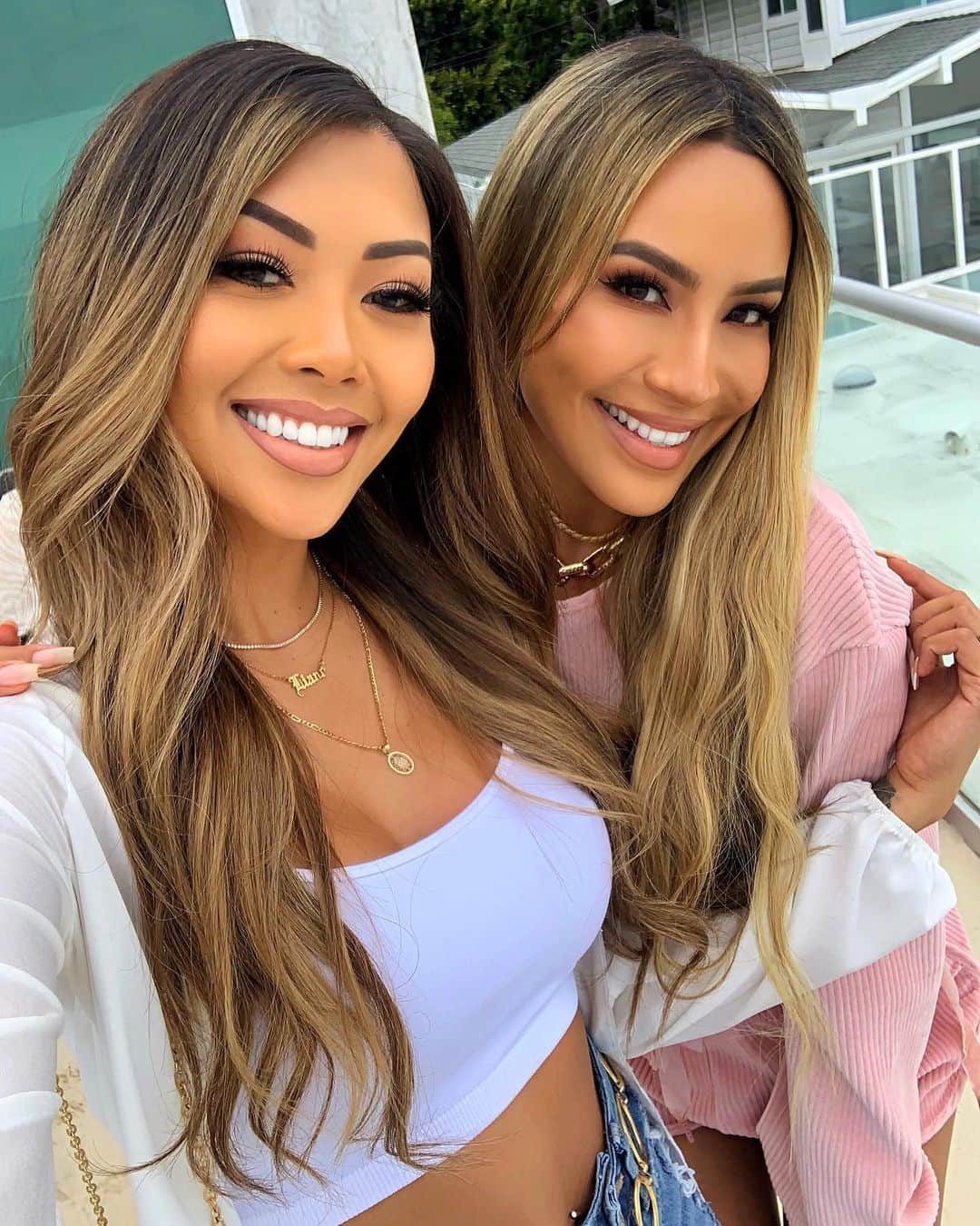 リアン Vのインスタグラム：「Brunch with these beauties the other day! ✨ Fill your life with powerful women. 💪🏽💕」