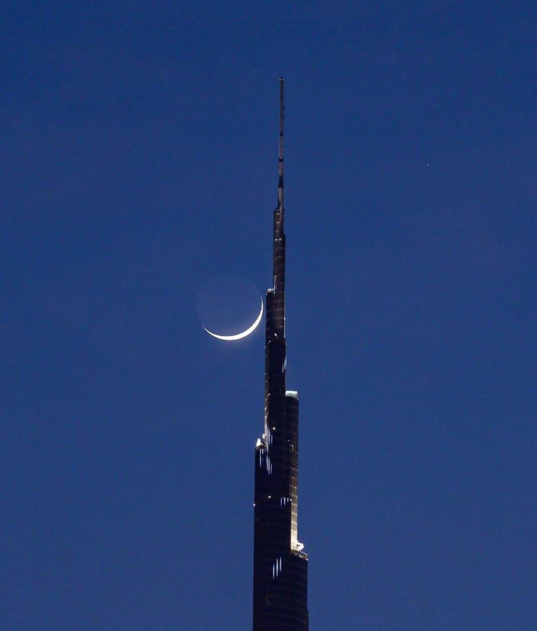 ドバイのインスタグラム：「Burj Khalifa, World’s tallest building #Dubai 📷:@dubaiieye」