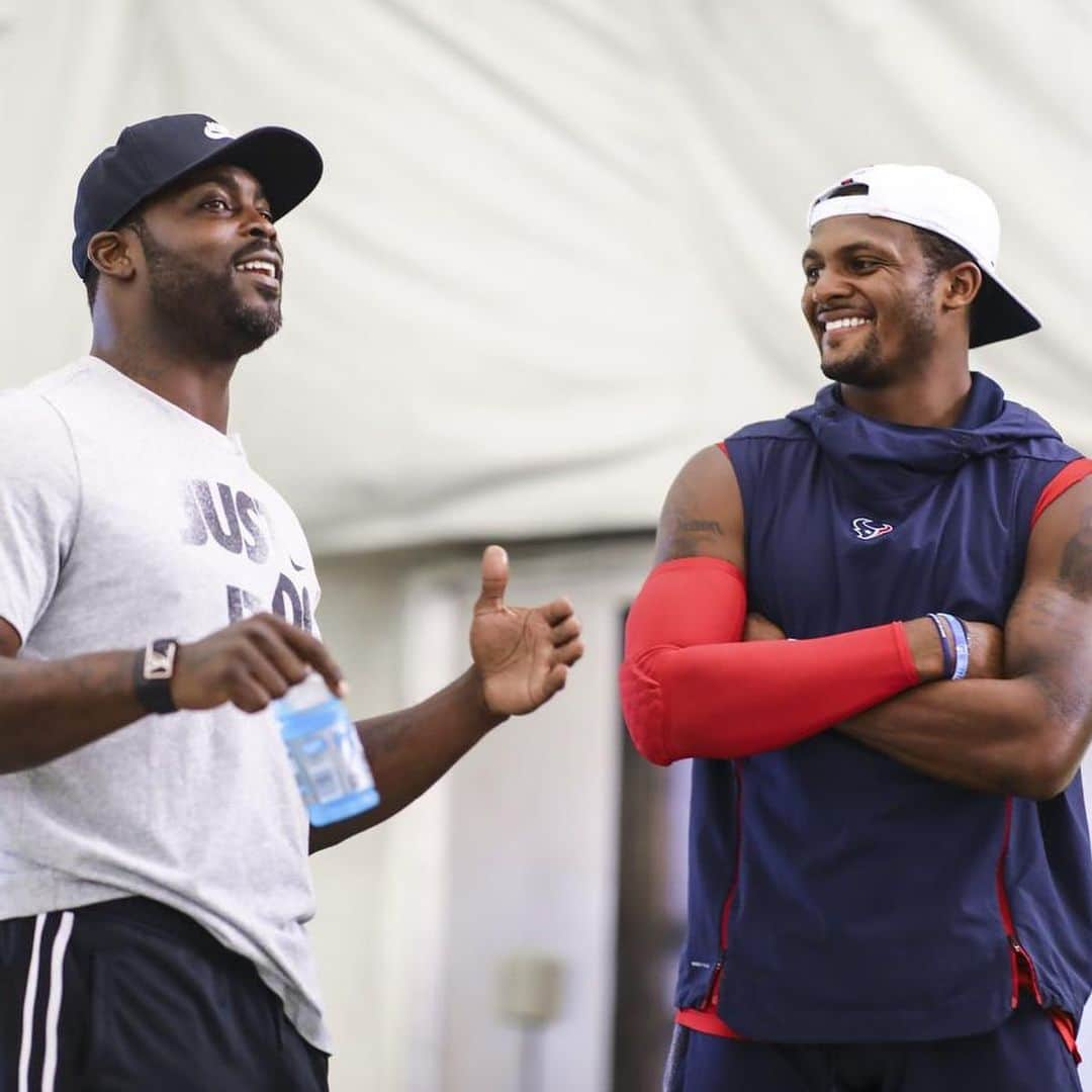 ヒューストン・テキサンズさんのインスタグラム写真 - (ヒューストン・テキサンズInstagram)「Legendary. Deshaun, J.J. and DeAndre spent time with their boyhood heroes. 🤩 #NFL100」6月6日 3時19分 - houstontexans