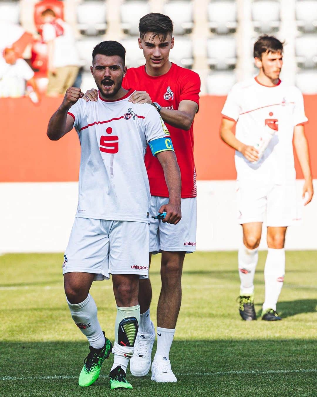 1.FCケルンさんのインスタグラム写真 - (1.FCケルンInstagram)「Die Bayern gepackt! 💪🏻 Tolle Leistung der #effzeh-U17 beim 1:0-Sieg im Halbfinal-Hinspiel um die deutsche Meisterschaft. 🔴⚪️ #köln #kölle #fcköln」6月6日 3時30分 - fckoeln