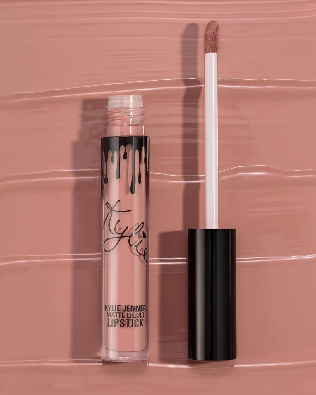 Kylie Cosmeticsさんのインスタグラム写真 - (Kylie CosmeticsInstagram)「BARE matte lip kit 🤩 launching with POSIE K velvet lip kit Friday 9am pst 💋」6月6日 3時39分 - kyliecosmetics