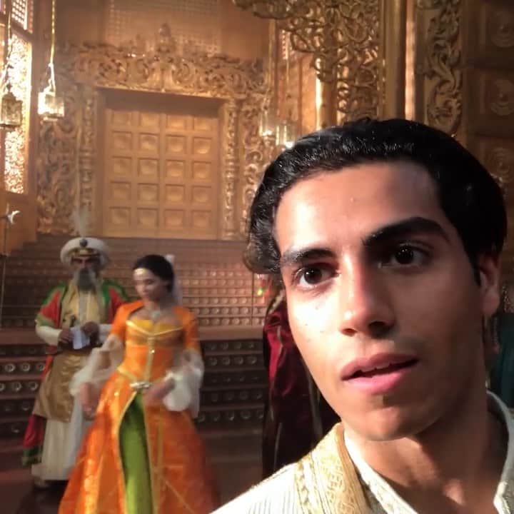 メナ・マスードのインスタグラム：「Hope you’re not all BTS’d out cause we’ve got some cool #Aladdin things coming!  Also winner of contest announced on Twitter!」