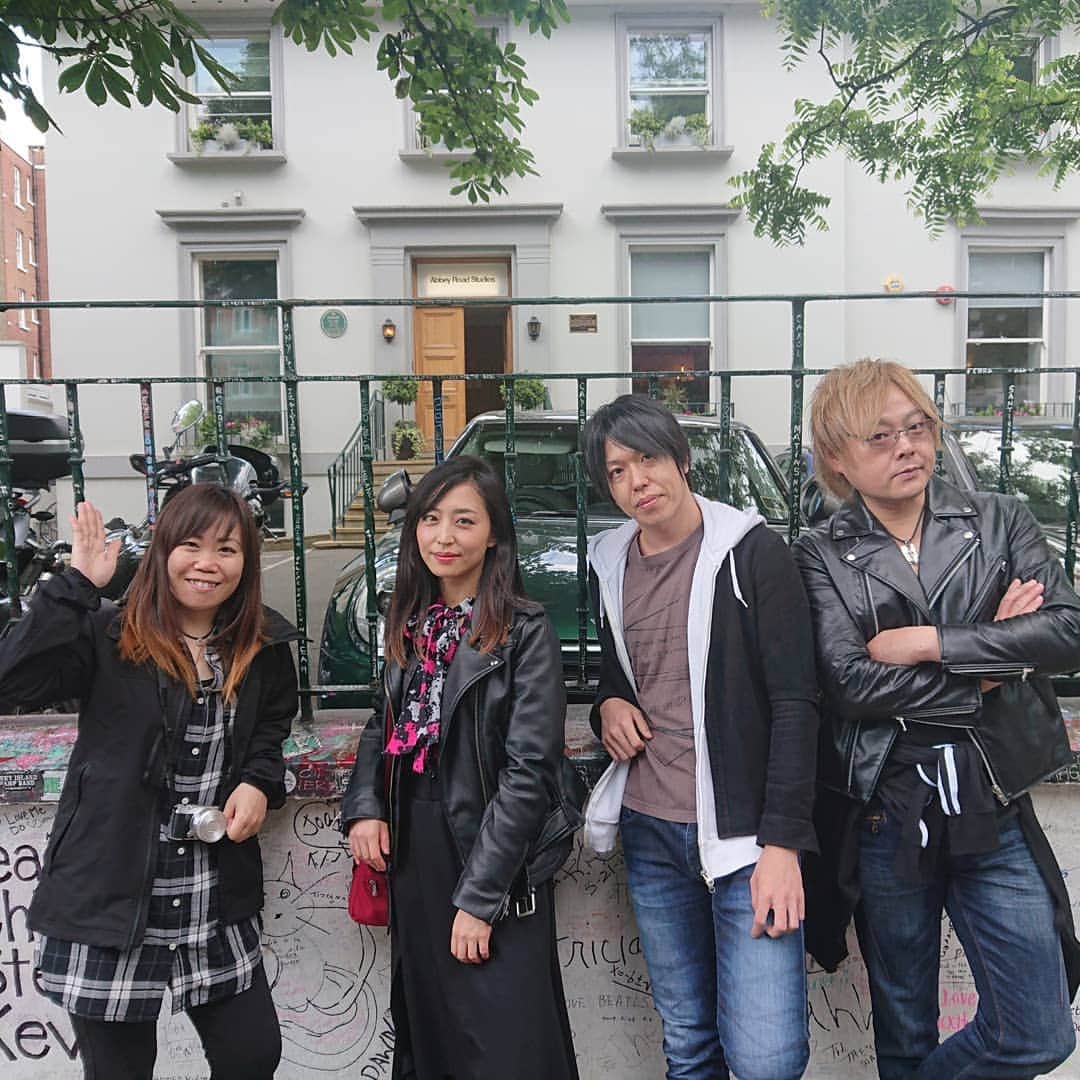 Yukiさんのインスタグラム写真 - (YukiInstagram)「Abbey Road Srudios🙌  #abbeyroad #studios #D_Drive #yuki #maximumimpact #marshallrecords #music #rock」6月6日 3時42分 - d_drive_gt_yuki